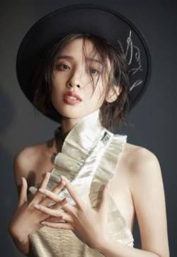 高清中国内地四川女演员唐艺昕性感魅力杂志写真大片
