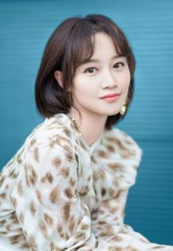 中国大陆内地女演员蓝盈莹优雅迷人写真图片