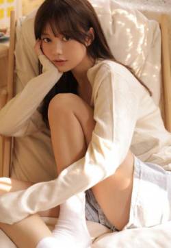 高清中国内地新疆伊犁影视女演员佟丽娅墨镜酷美性感写真图片