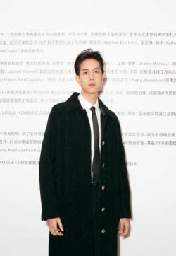 中国内地湖北荆州男演员李现时尚摩登活动写真图片