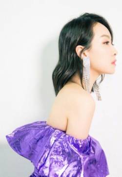 高清东省青岛女演员宋茜紫裙性感明星慈善夜写真图片