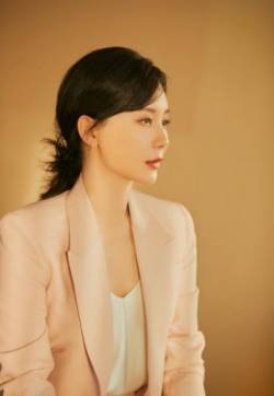 中国影视湖北黄石女演员陈数粉色套装温润气质写真图片