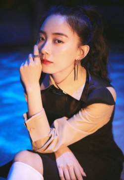 高清中国内地北京女演员朱颜曼滋时尚光影写真图片