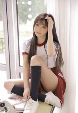 中国内地四川省凉山州西昌市女演员王紫璇优雅时尚写真图片