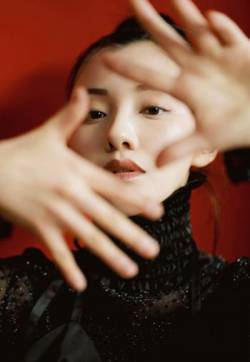 内地沈阳女演员王鹤润魅惑写真大片