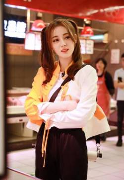 新疆乌鲁木齐美女演员迪丽热巴《极限挑战》呆萌图片