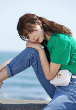 高清湖南省湘西吉首市美女沈梦辰休闲时尚写真图片