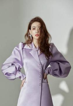 中国内地内蒙古呼和浩特女演员徐璐性感摩登写真图片
