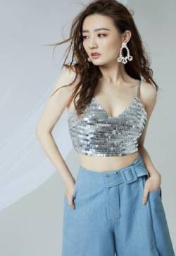 中国内地内蒙古呼和浩特女演员徐璐性感迷人时尚写真大片