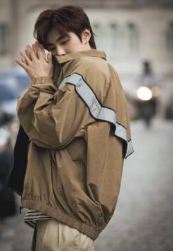 高清江西男星嘉羿2019巴黎男装周帅气图片