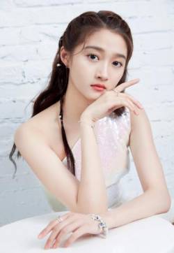高清北京女演员关晓彤潘多拉珠宝活动性感图片