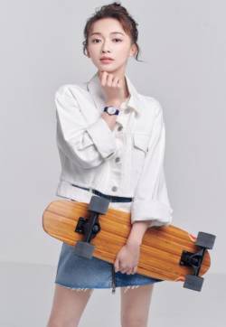 高清中国内地北京人影视女演员吴谨言甜美休闲风写真图片
