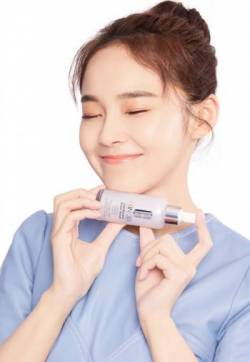 高清吉林省辽源女明星张佳宁甜美代言活动图片