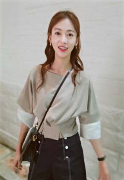 中国内地北京影视女演员李兰迪青春甜美夏日街拍图片