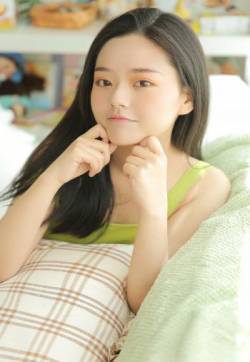 牛油果女孩清爽甜美写真图片