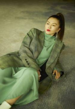 高清内地女歌手美女谭维维复古魅力写真图片