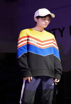 高清中国内地男歌手演员王俊凯俊朗帅气彩排图片
