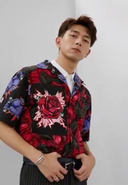中国内地湖北荆州男演员李现时髦帅气写真图片
