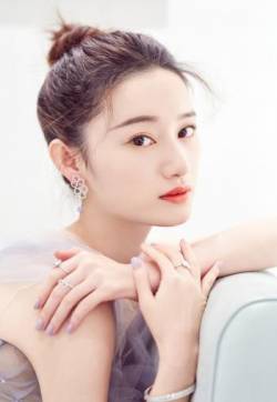 中国内地上海市长宁影视女演员郭晓婷性感甜美写真图片