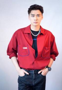高清中国内地四川成都男演员李易峰综艺发布会帅气写真图片