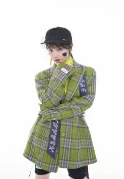 内地沈阳女演员王鹤润时髦养眼写真图片