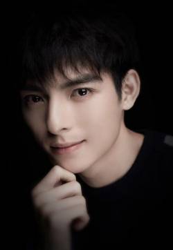高清男星王皓轩黑色系写真图片