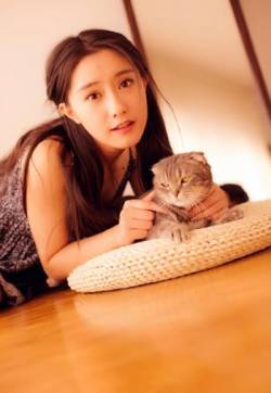 中国内地女演员王瑛瑛甜美慵懒写真图片