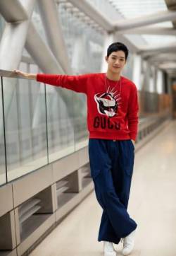 高清男明星赖冠霖时尚帅气街拍图片