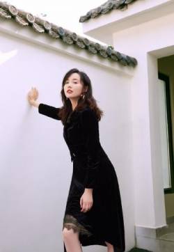 高清中国大陆重庆市渝中女演员吕一优雅成熟时尚写真图片