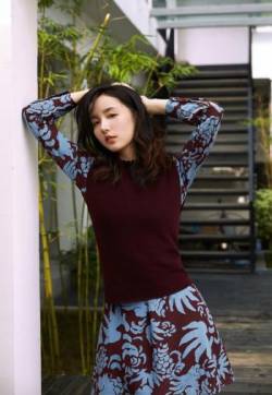 高清中国大陆重庆市渝中女演员吕一清新随性写真图片