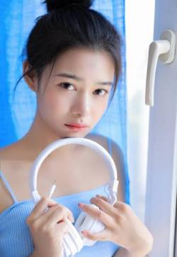中国内地北京影视女演员李兰迪甜美休闲写真图片