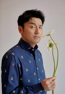 雷佳音成熟魅力杂志封面大片