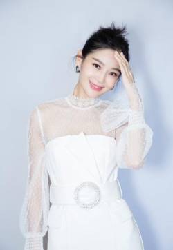 高清内地山东烟台女演员王媛可碎钻眼妆优雅写真图片