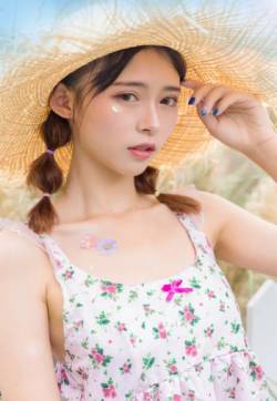高清00后白皙美女清新养眼写真图片