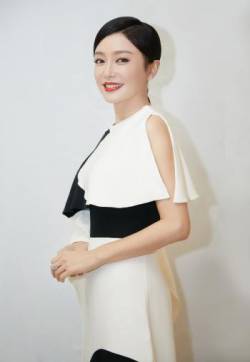 高清中国内地辽宁省沈阳女演员秦岚知性性感活动照图片