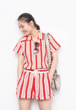 中国大陆湖北90后女演员吴倩清新甜美写真图片