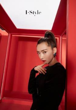 高清内地江苏省南京女演员宣璐黑色连衣裙性感写真图片