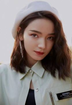 中国内地影视新疆乌鲁木齐女演员代斯复古时髦秋日写真图片图片