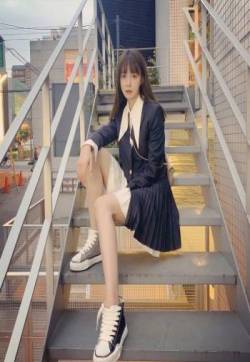 高清湖南省湘西吉首市美女沈梦辰俏皮私服街拍图片