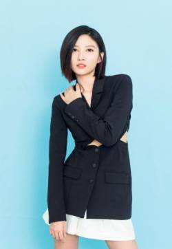 中国内地山东济南女演员吴优清爽干练西装写真图片