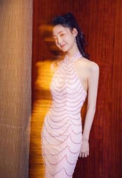 中国内地女演员王莫涵优雅光影写真图片