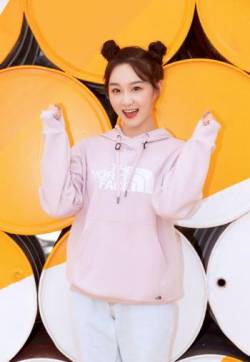 中国内地湖南女歌手李子璇丸子头呆萌写真图片