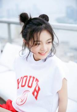 高清中国内地辽宁省沈阳女演员赵今麦可爱俏皮写真图片