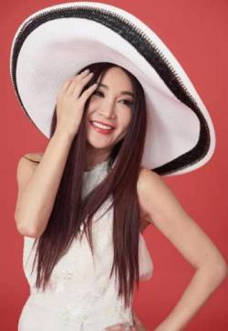 高清香港调景岭美女温碧霞时尚魅力写真图片