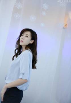 中国山东省济南市章丘女演员李金铭简约清爽写真图片