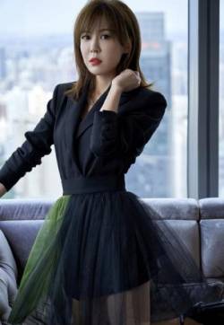中国山东省济南市章丘女演员李金铭时尚靓丽写真图片