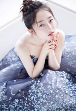 高清中国内地安徽芜湖女演员蒋梦婕星河裙性感闪耀写真图片