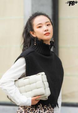 中国内地湖南长沙女演员李梦时髦个性街拍图片