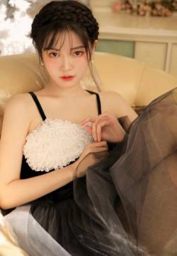 高清gogo美女露肩吊带美女风情诱惑大胆美女图片第张