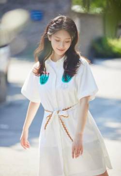 高清山东青岛职业模特王子璇轻甜少女风街拍图片